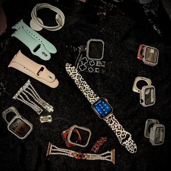 ๐ S O L D ๐ -แฉแญแญแชE แฏแฉTแแผ Series 5 w/Charger
EXTRAS ~ GPS & Cellular - RoseGold - Picture 1 of 10